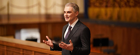 Коллективу Новосибирского театра оперы и балета представили нового руководителя - НОВАТ